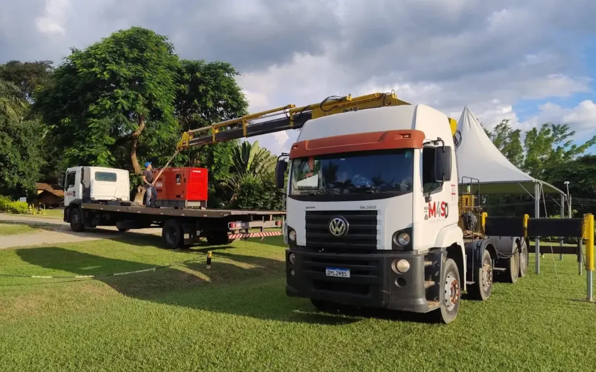 Caminhão Munck M4S Transportes